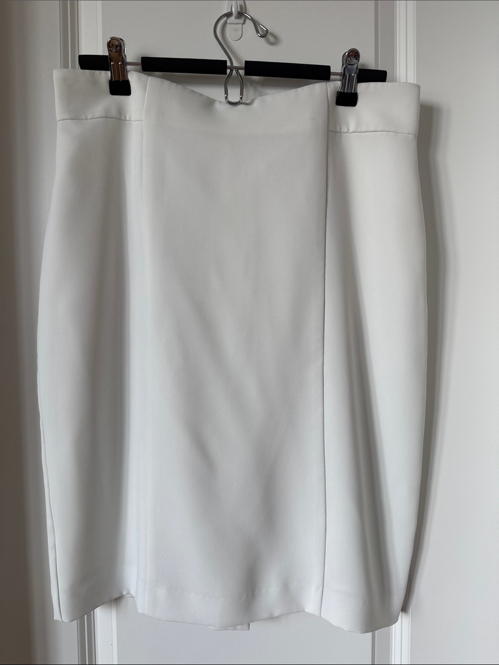 Women's White Pencil Skirt - Sleek Professional Style